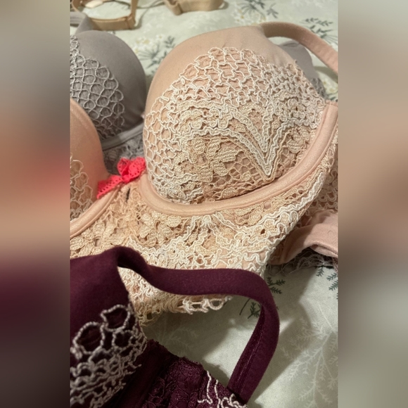 Victoria secret lace bra 4pc bundle Wow! 🤩🥰 - Picture 5 of 7